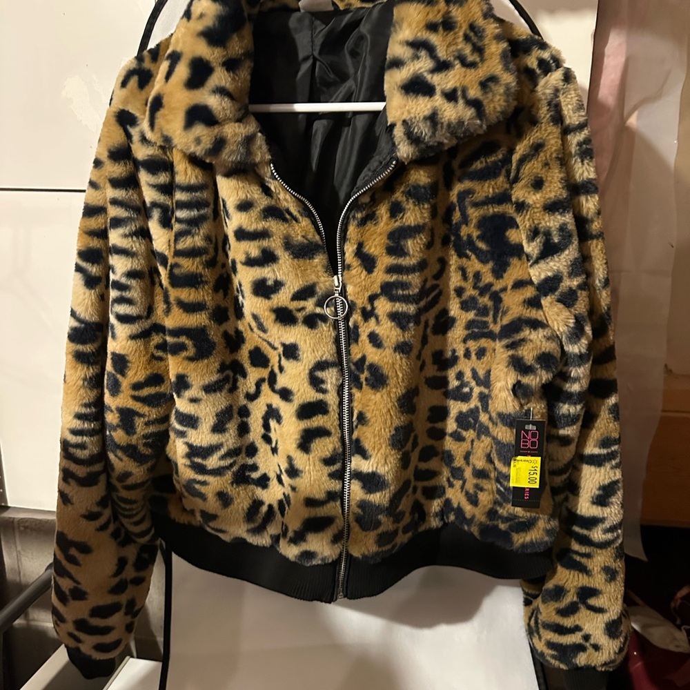 Cropped Leopard Print Faux Fur Jacket